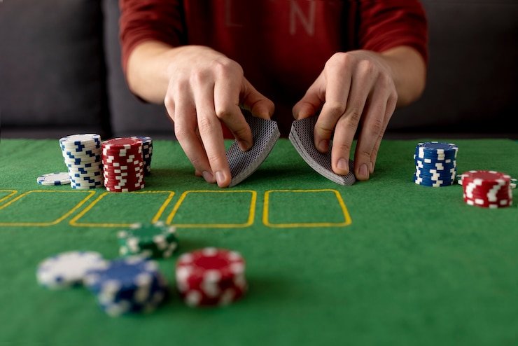 Pengguna menyiapkan pesan bantuan dengan aman